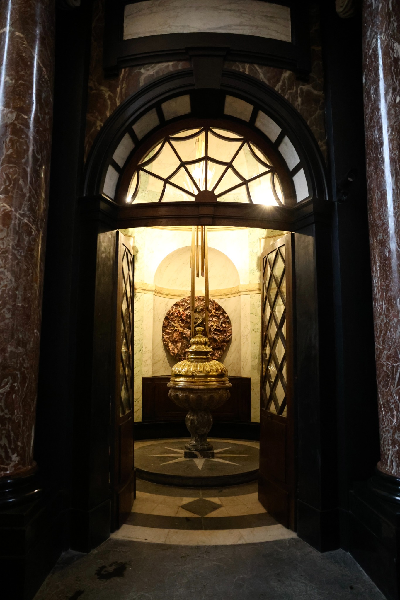 Mutterliebe in St. Jacob's Church, Antwerp